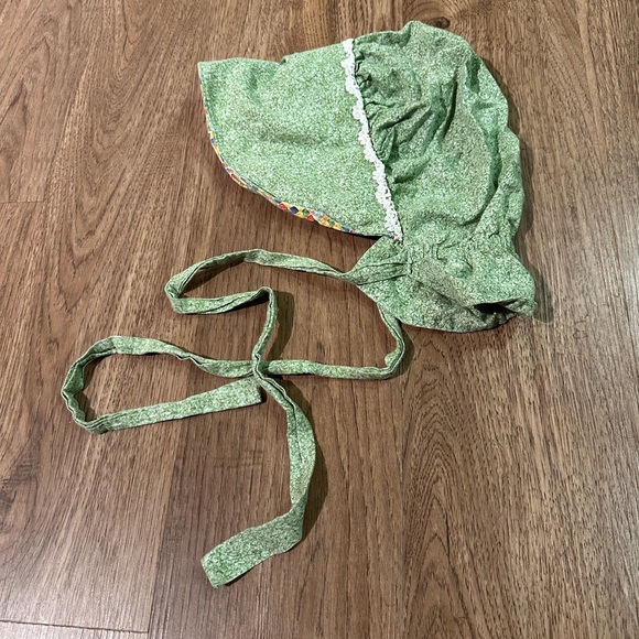 Green Bonet - Picture 1 of 6